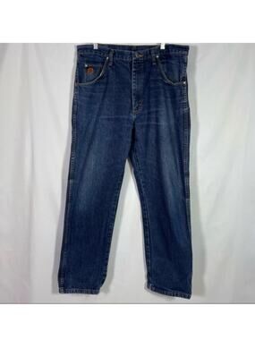 Wrangler 20X Jeans, Relaxed Fit, Size 36X32. In good used condition!